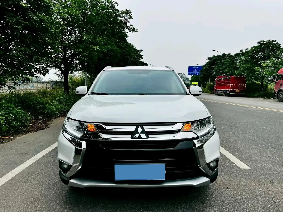 2017 Mitsubishi Outlander 2.0L 166HP L4 CVT,autocango,china used car exporter,china ev exporter,chinese used car exporter,chinese used ev exporter