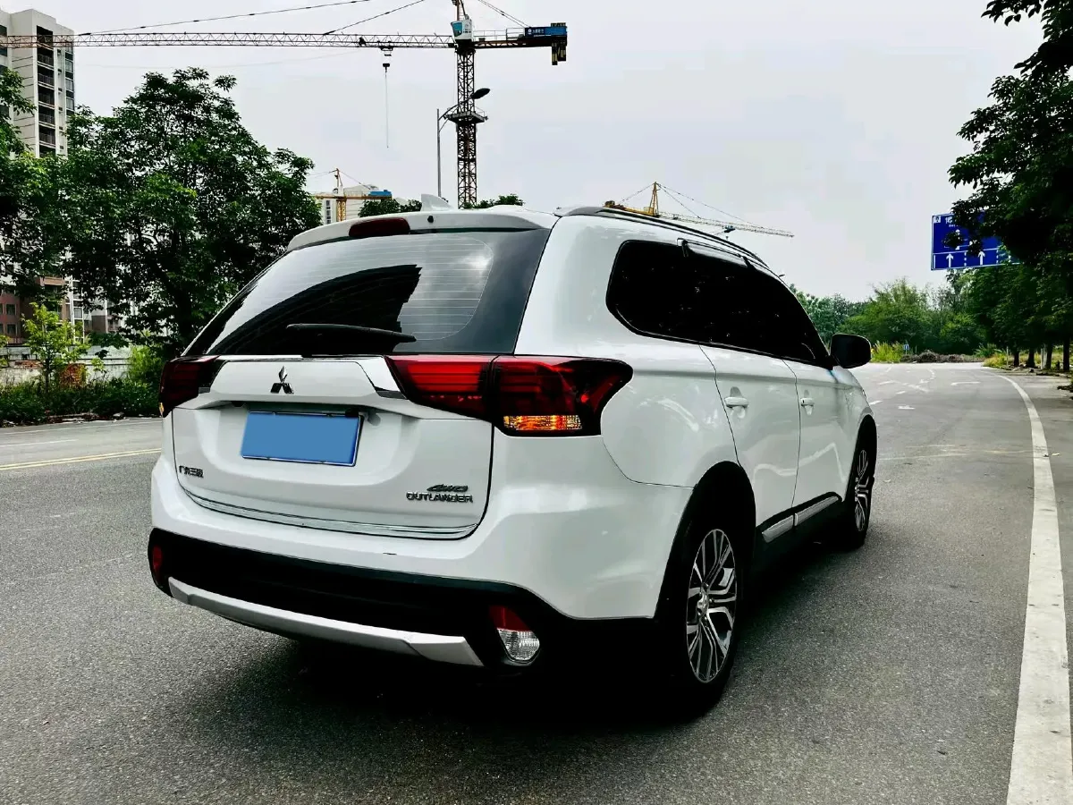 2017 Mitsubishi Outlander 2.0L 166HP L4 CVT,autocango,china used car exporter,china ev exporter,chinese used car exporter,chinese used ev exporter
