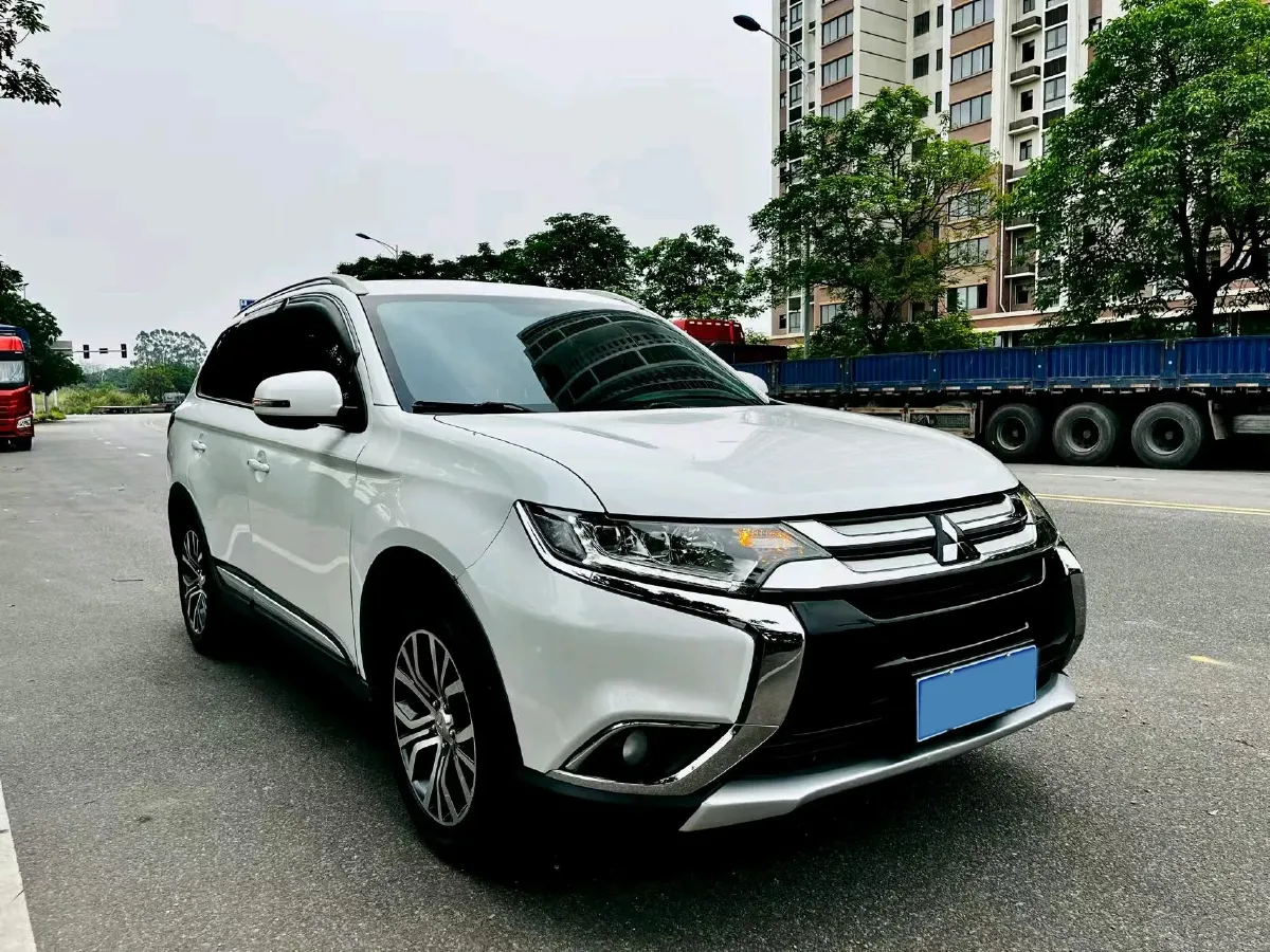 2017 Mitsubishi Outlander 2.0L 166HP L4 CVT,autocango,china used car exporter,china ev exporter,chinese used car exporter,chinese used ev exporter