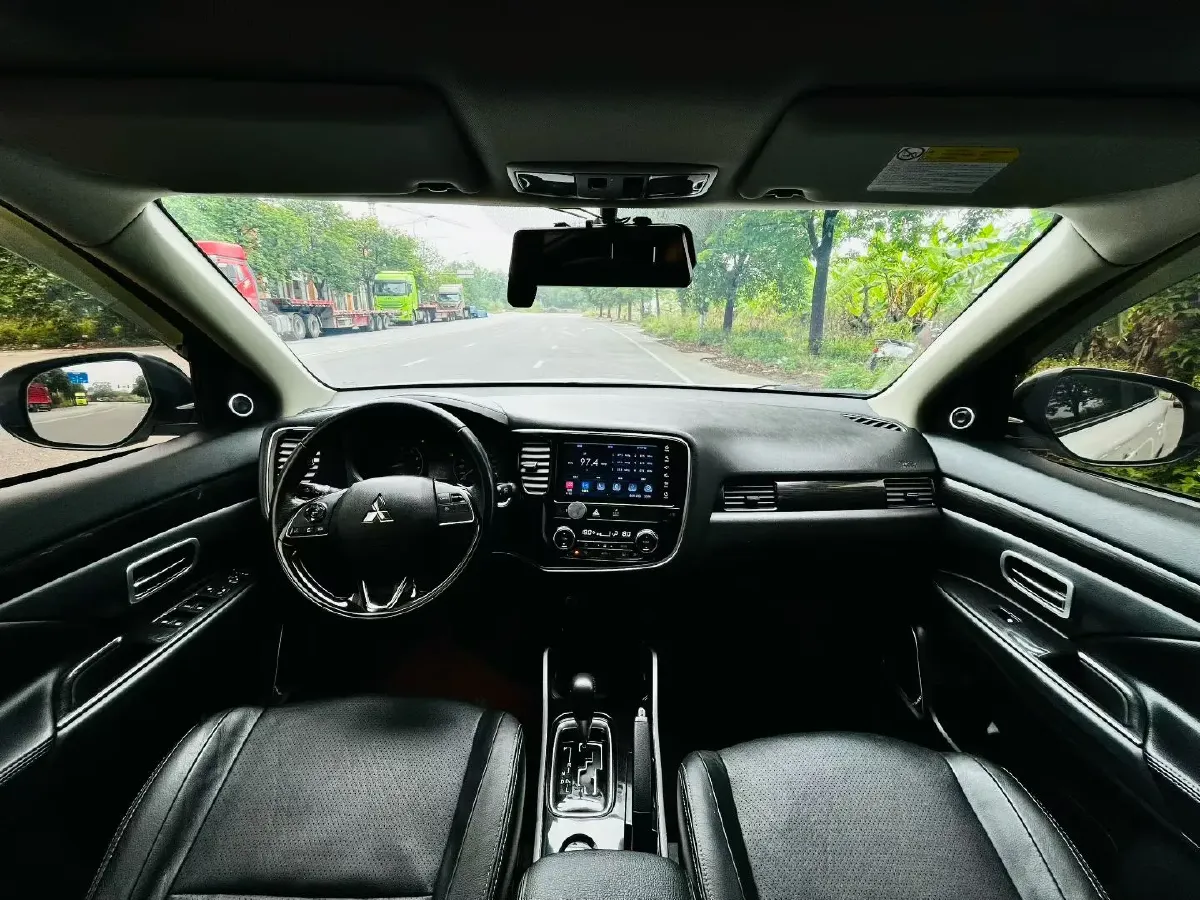 2017 Mitsubishi Outlander 2.0L 166HP L4 CVT,autocango,china used car exporter,china ev exporter,chinese used car exporter,chinese used ev exporter