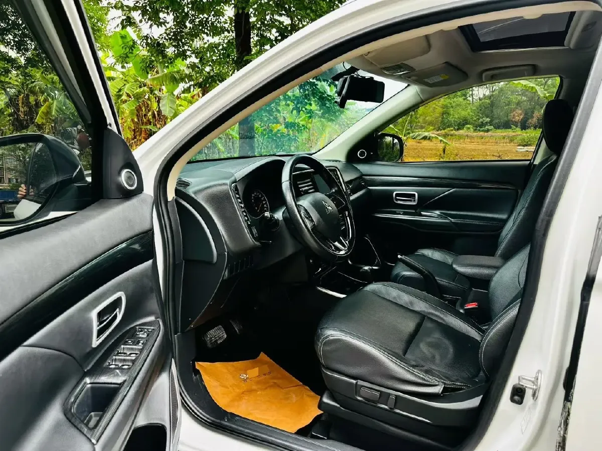 2017 Mitsubishi Outlander 2.0L 166HP L4 CVT,autocango,china used car exporter,china ev exporter,chinese used car exporter,chinese used ev exporter