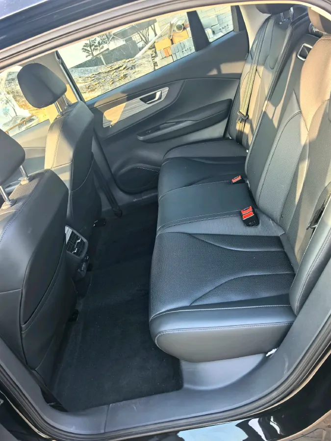 2024 HongQi E-QM5 BEV 60KWH,autocango,china used car exporter,china ev exporter,chinese used car exporter,chinese used ev exporter