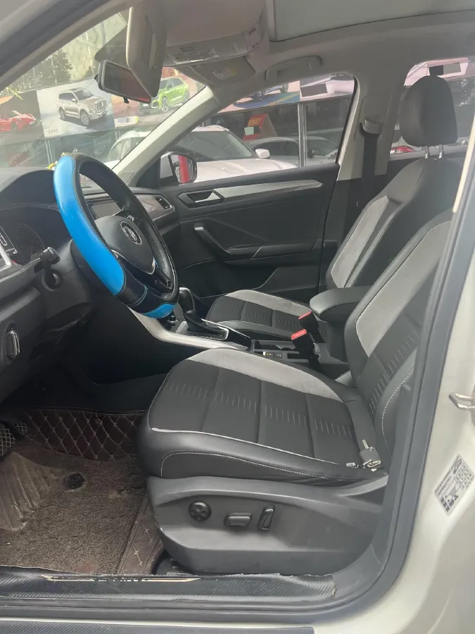 2020 Volkswagen T-Roc 1.4T 131HP L4 7DCT,autocango,china used car exporter,china ev exporter,chinese used car exporter,chinese used ev exporter