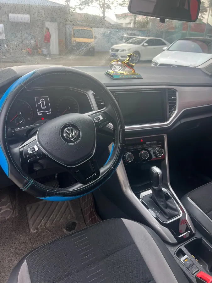 2020 Volkswagen T-Roc 1.4T 131HP L4 7DCT,autocango,china used car exporter,china ev exporter,chinese used car exporter,chinese used ev exporter