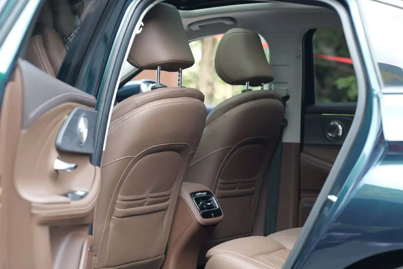 2023 Chery Arrizo 8 2.0T 254HP L4 7DCT,autocango,china used car exporter,china ev exporter,chinese used car exporter,chinese used ev exporter