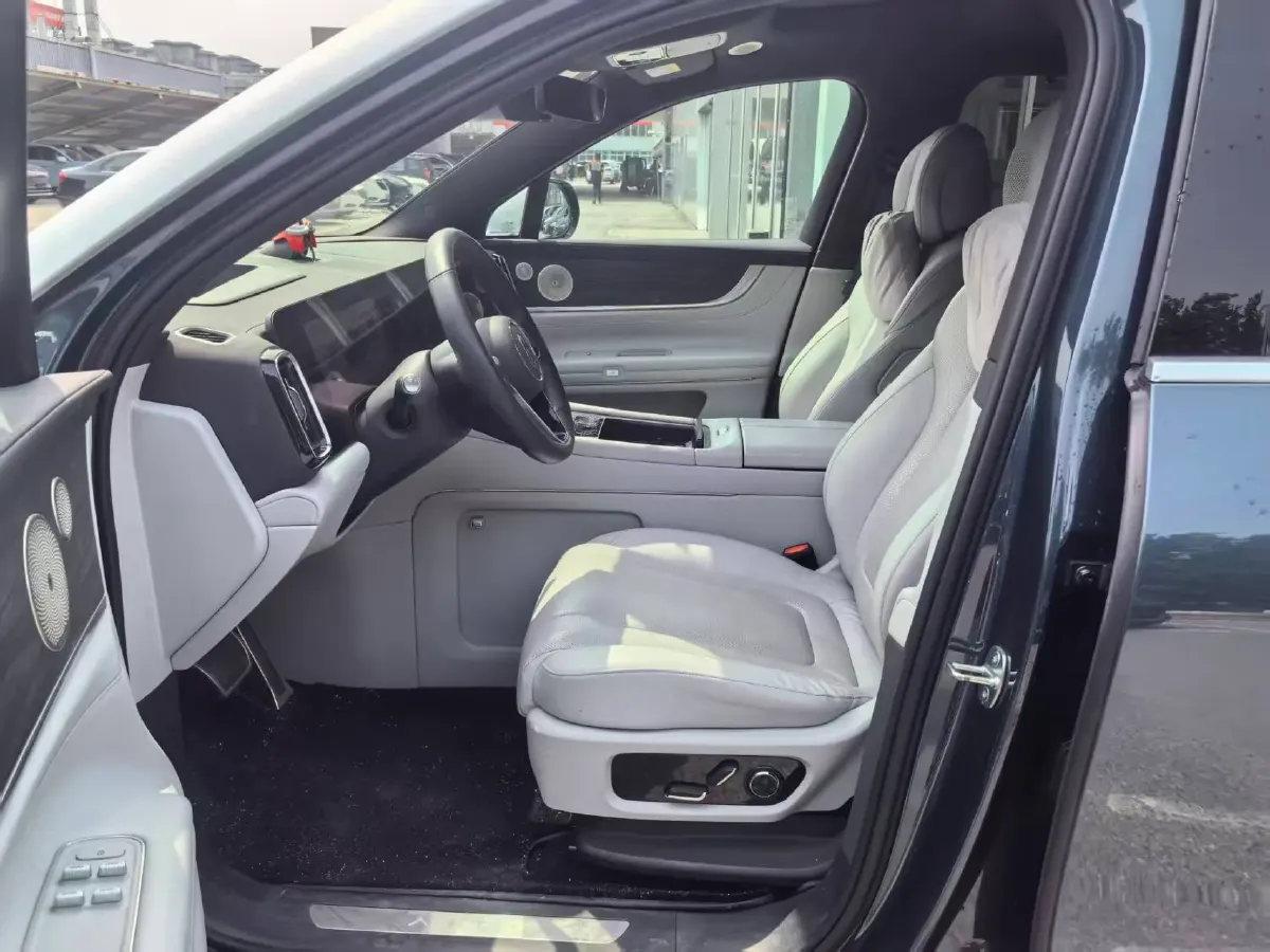 2024 AITO AITO M9 1.5T 152HP L4 REEV 42KWH,autocango,china used car exporter,china ev exporter,chinese used car exporter,chinese used ev exporter