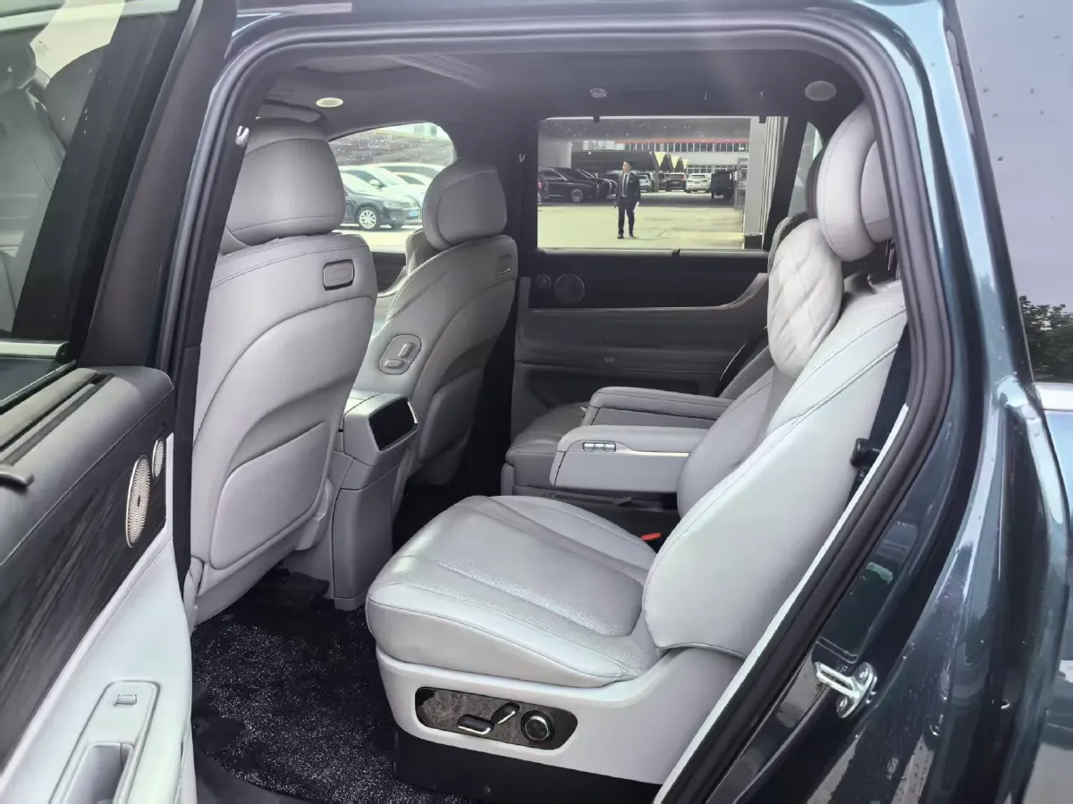 2024 AITO AITO M9 1.5T 152HP L4 REEV 42KWH,autocango,china used car exporter,china ev exporter,chinese used car exporter,chinese used ev exporter