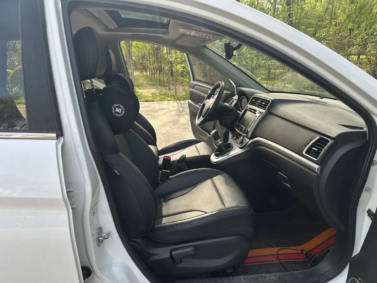 2019 Haval M6 1.5T 150HP L4 6MT,autocango,china used car exporter,china ev exporter,chinese used car exporter,chinese used ev exporter