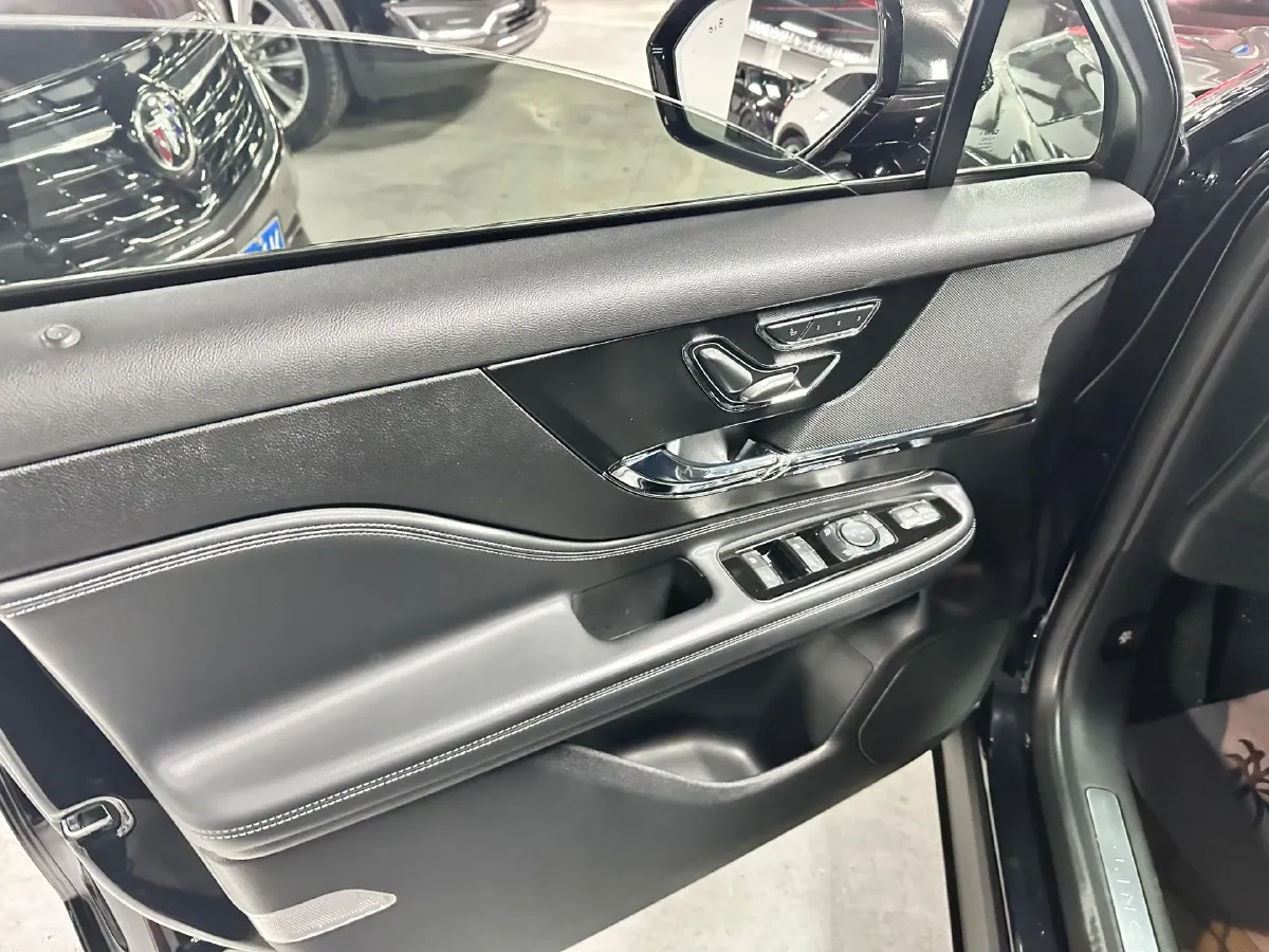 2022 Lincoln Corsair 2.0T 245HP L4 8AT,autocango,china used car exporter,china ev exporter,chinese used car exporter,chinese used ev exporter