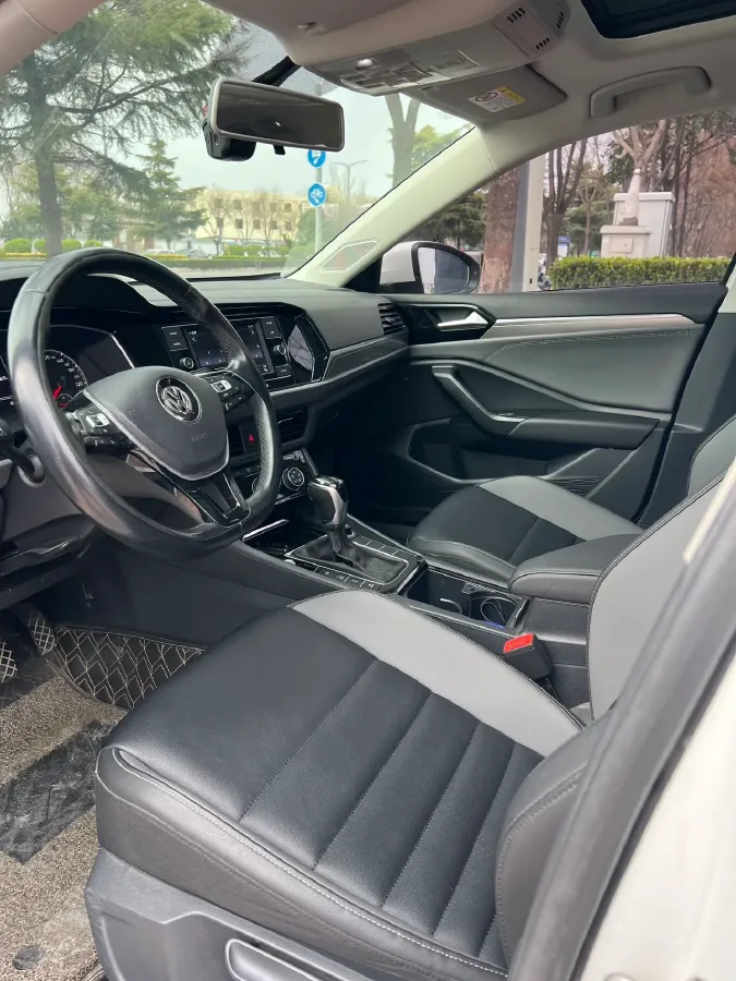 2019 Jeep Renegade 1.3T 173HP L4 7DCT,autocango,china used car exporter,china ev exporter,chinese used car exporter,chinese used ev exporter