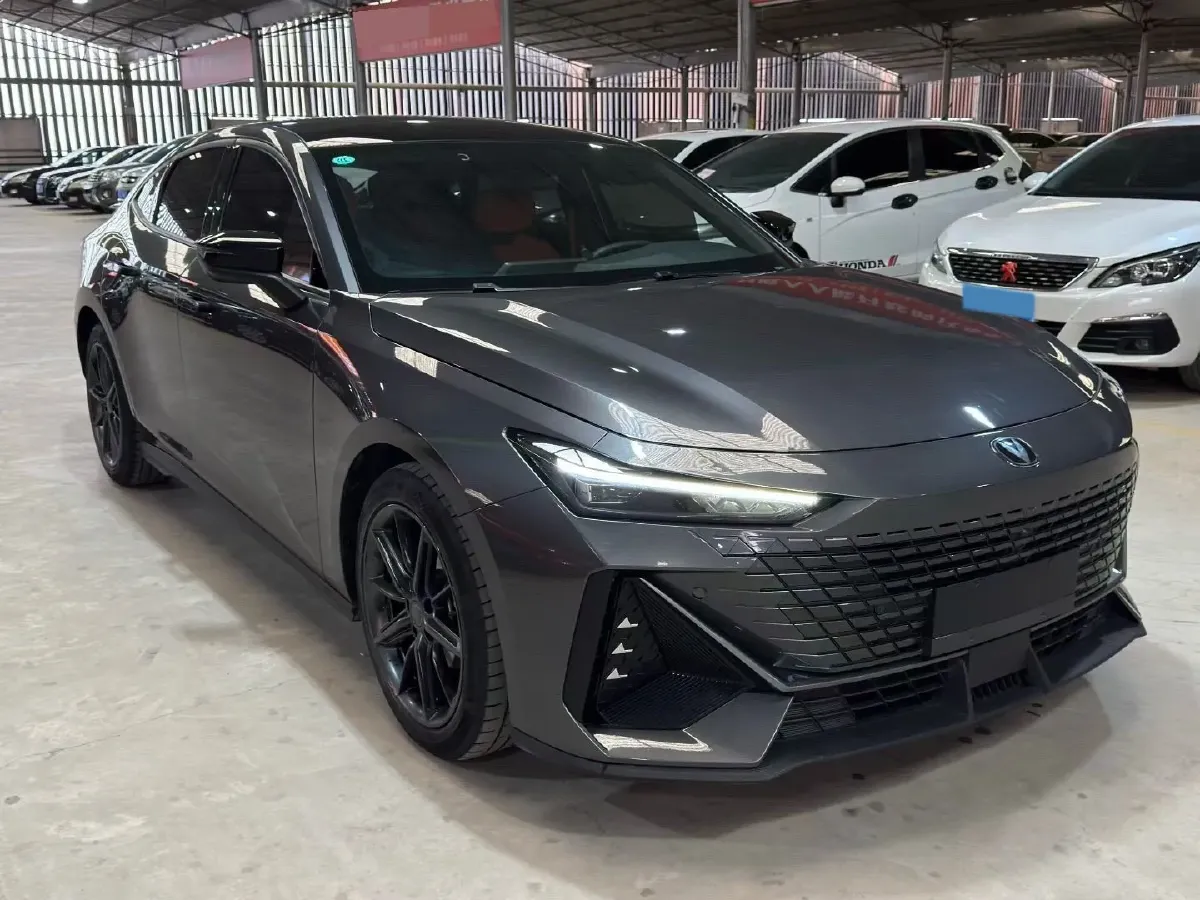 2023 ChangAn UNI-V 1.5T 188HP L4 7DCT,autocango,china used car exporter,china ev exporter,chinese used car exporter,chinese used ev exporter