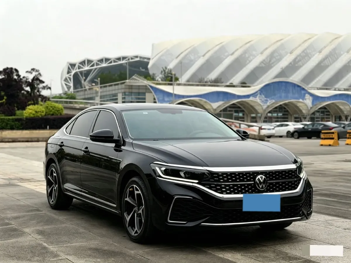 2023 Volkswagen Passat 2.0T 186HP L4 7DCT,autocango,china used car exporter,china ev exporter,chinese used car exporter,chinese used ev exporter