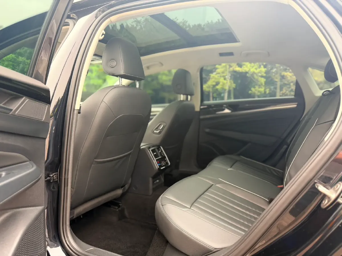 2023 Volkswagen Passat 2.0T 186HP L4 7DCT,autocango,china used car exporter,china ev exporter,chinese used car exporter,chinese used ev exporter