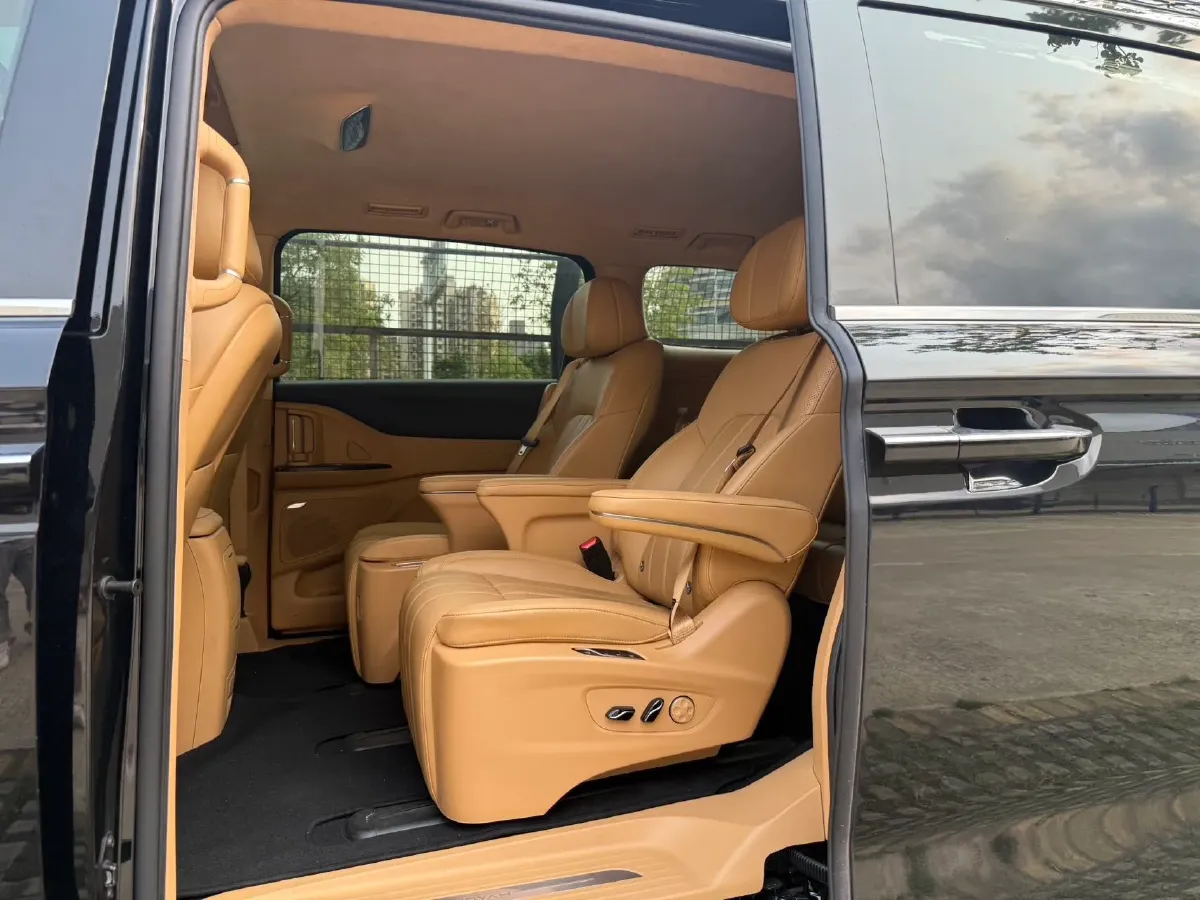 2024 Voyah Dream 1.5T 150HP L4 PHEV 43KWH,autocango,china used car exporter,china ev exporter,chinese used car exporter,chinese used ev exporter