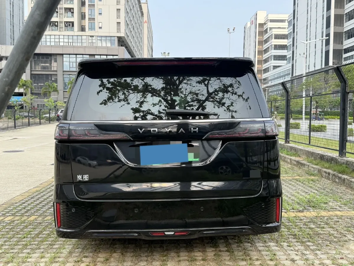 2024 Voyah Dream 1.5T 150HP L4 PHEV 43KWH,autocango,china used car exporter,china ev exporter,chinese used car exporter,chinese used ev exporter
