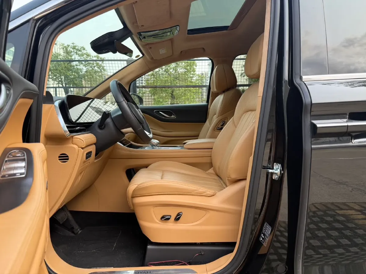 2024 Voyah Dream 1.5T 150HP L4 PHEV 43KWH,autocango,china used car exporter,china ev exporter,chinese used car exporter,chinese used ev exporter