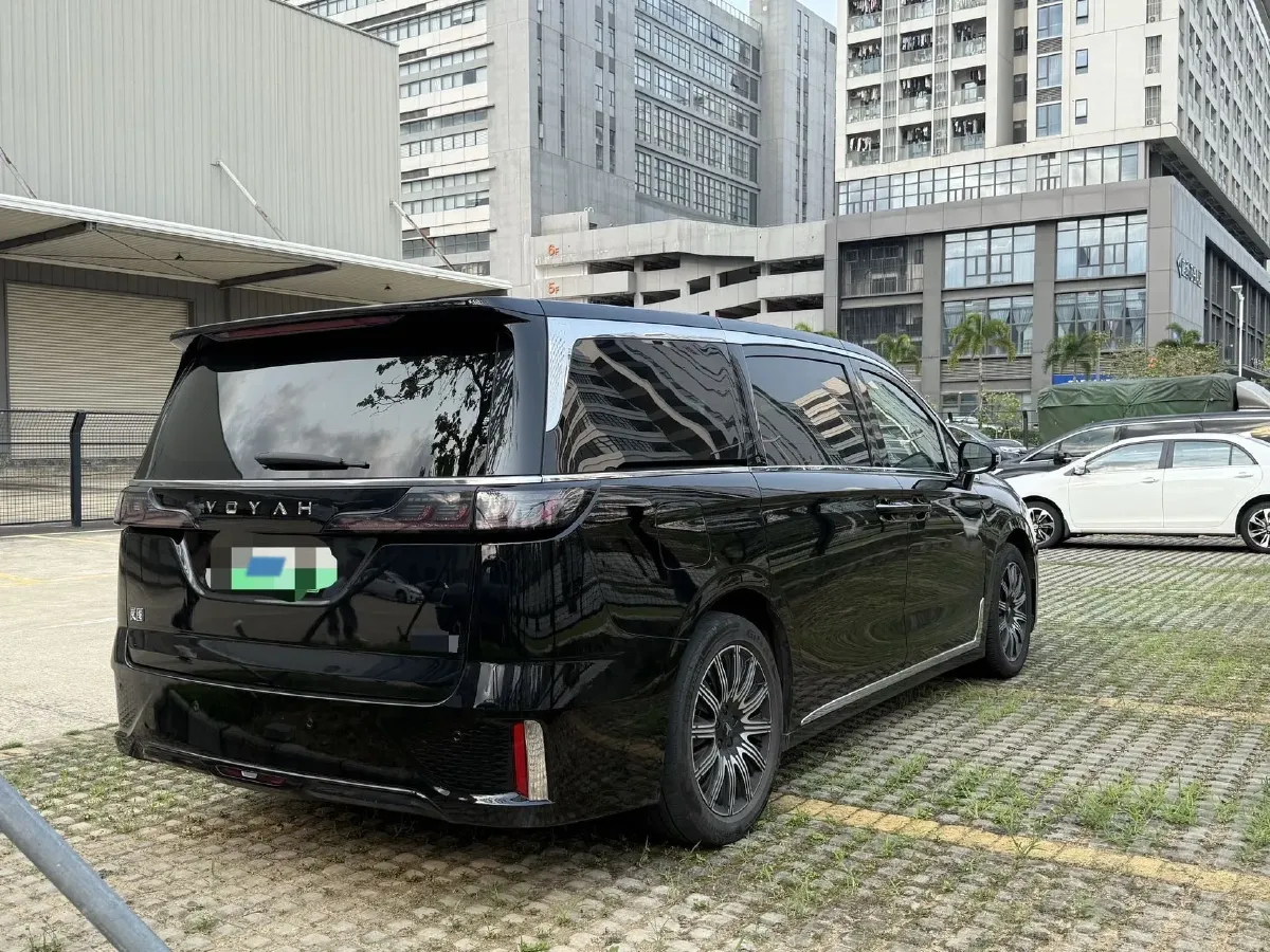 2024 Voyah Dream 1.5T 150HP L4 PHEV 43KWH,autocango,china used car exporter,china ev exporter,chinese used car exporter,chinese used ev exporter