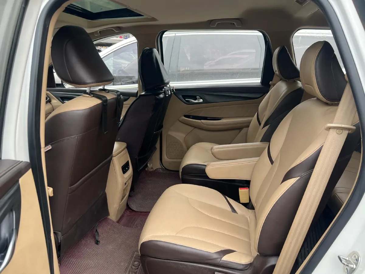 2017 BaoJun 730 1.5T 150HP L4 6MT,autocango,china used car exporter,china ev exporter,chinese used car exporter,chinese used ev exporter