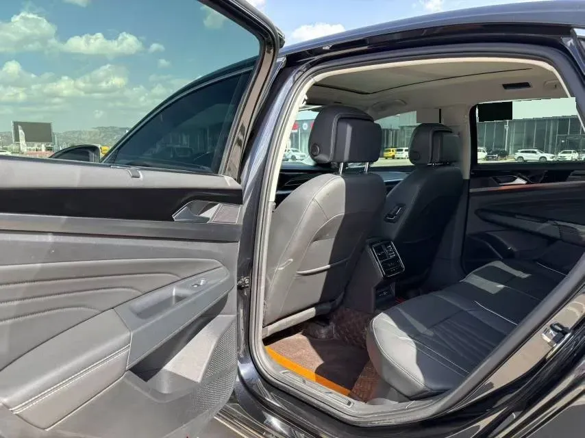 2023 Volkswagen Passat 2.0T 220HP L4 7DCT,autocango,china used car exporter,china ev exporter,chinese used car exporter,chinese used ev exporter