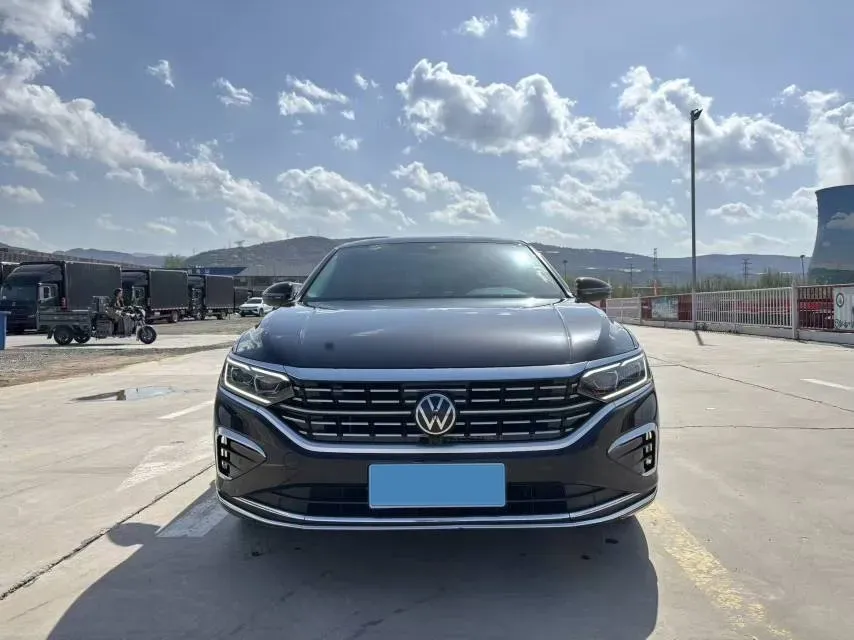 2023 Volkswagen Passat 2.0T 220HP L4 7DCT,autocango,china used car exporter,china ev exporter,chinese used car exporter,chinese used ev exporter