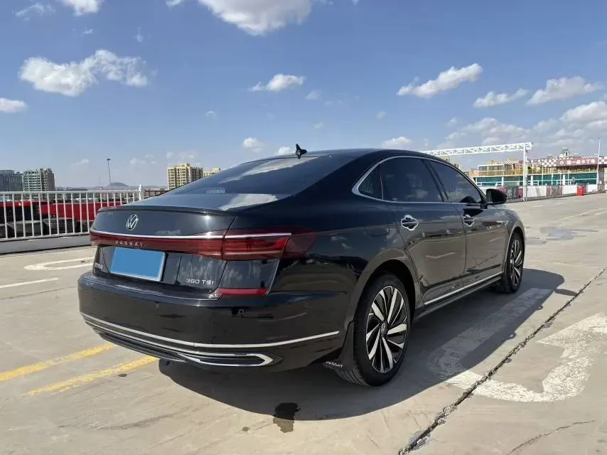2023 Volkswagen Passat 2.0T 220HP L4 7DCT,autocango,china used car exporter,china ev exporter,chinese used car exporter,chinese used ev exporter