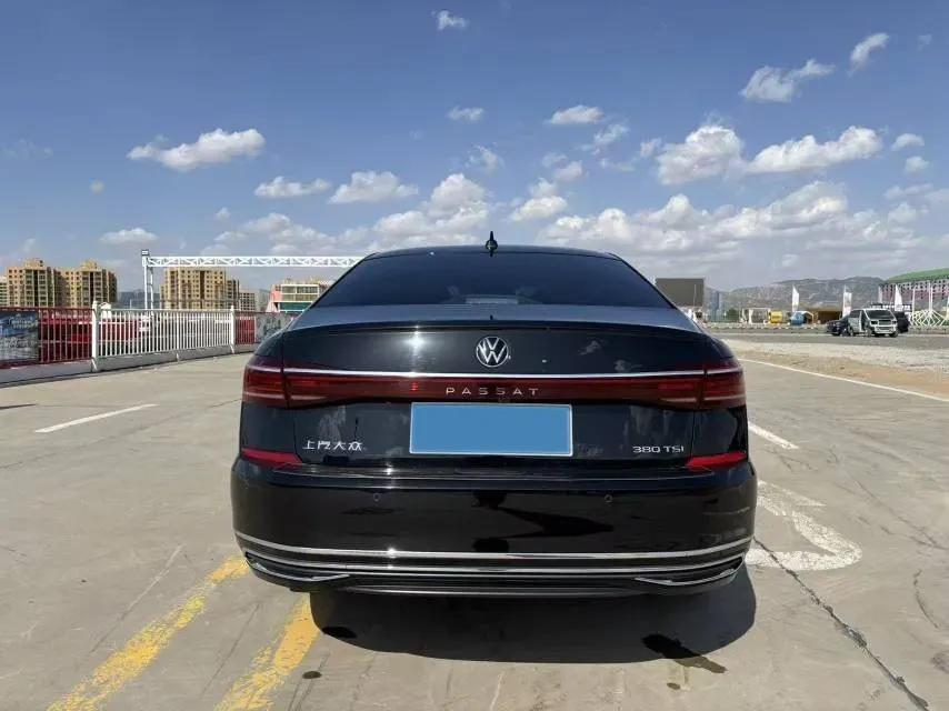 2023 Volkswagen Passat 2.0T 220HP L4 7DCT,autocango,china used car exporter,china ev exporter,chinese used car exporter,chinese used ev exporter