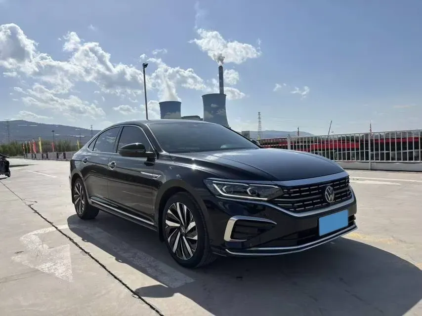 2023 Volkswagen Passat 2.0T 220HP L4 7DCT,autocango,china used car exporter,china ev exporter,chinese used car exporter,chinese used ev exporter
