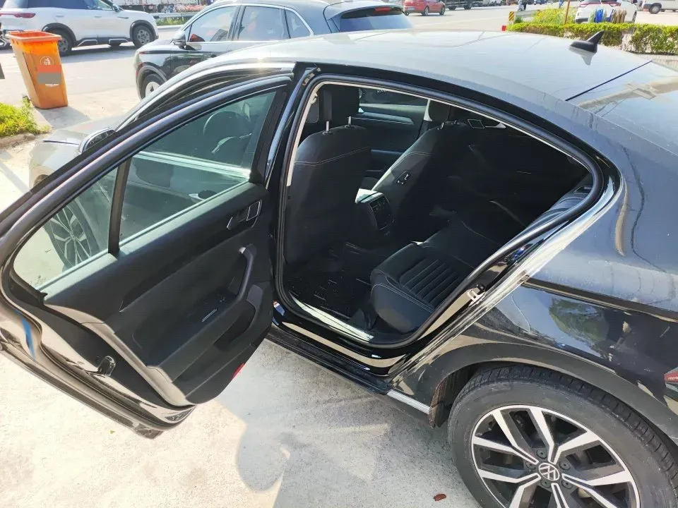 2020 Volkswagen Magotan 2.0T 186HP L4 7DCT,autocango,china used car exporter,china ev exporter,chinese used car exporter,chinese used ev exporter