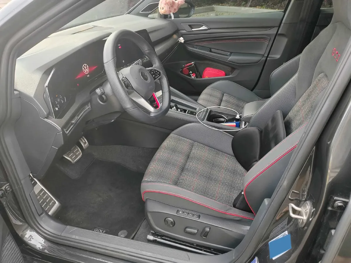 2023 Volkswagen GolfGTI 2.0T 220HP L4 7DCT,autocango,china used car exporter,china ev exporter,chinese used car exporter,chinese used ev exporter