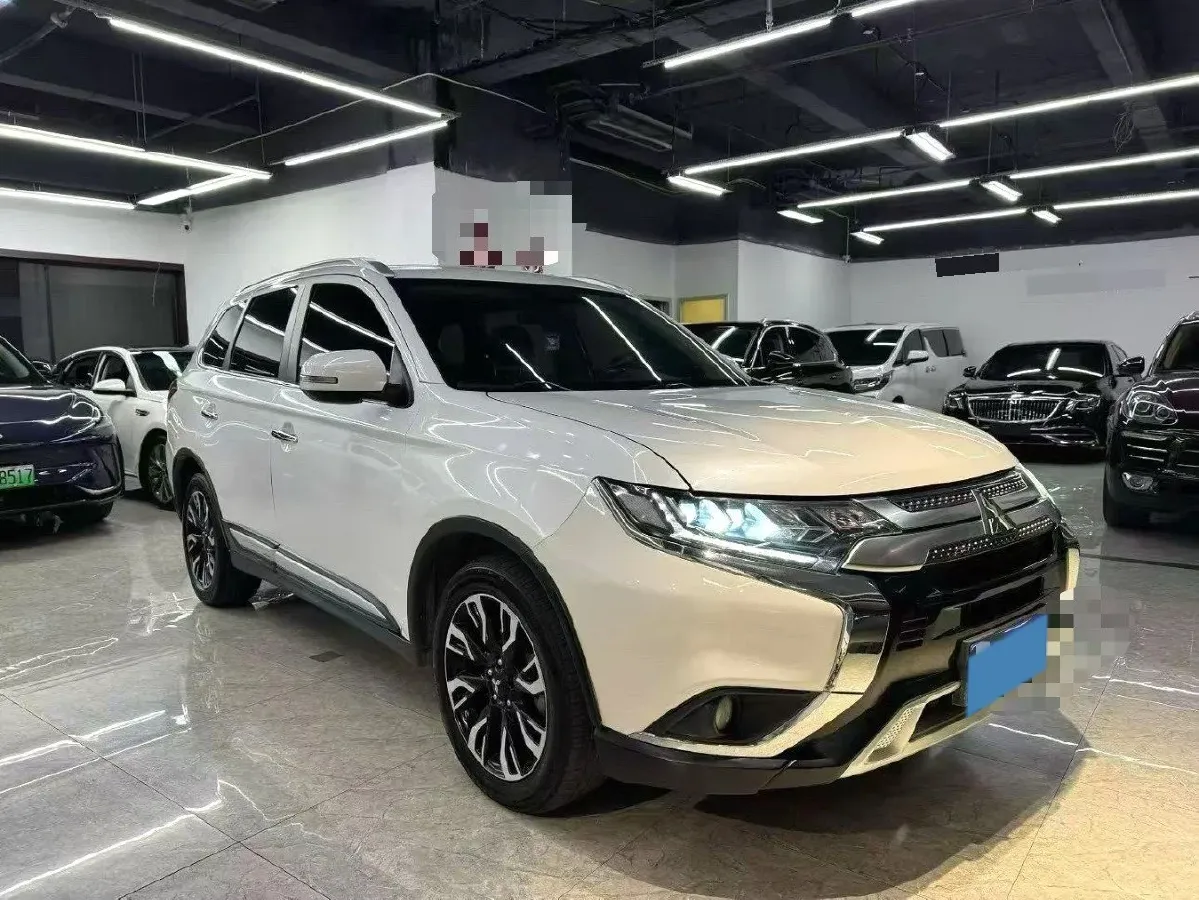 2019 Mitsubishi Outlander 2.4L 192HP L4 CVT,autocango,china used car exporter,china ev exporter,chinese used car exporter,chinese used ev exporter