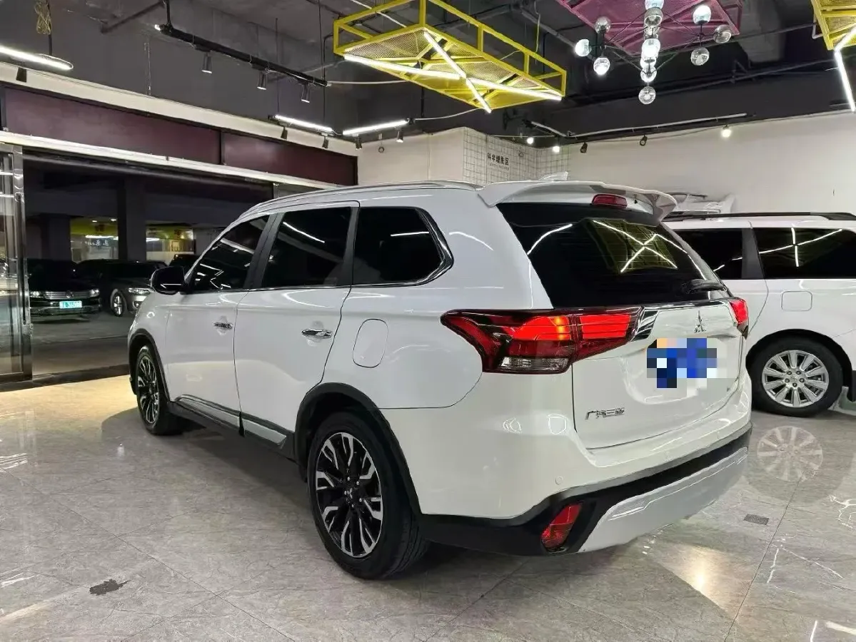 2019 Mitsubishi Outlander 2.4L 192HP L4 CVT,autocango,china used car exporter,china ev exporter,chinese used car exporter,chinese used ev exporter
