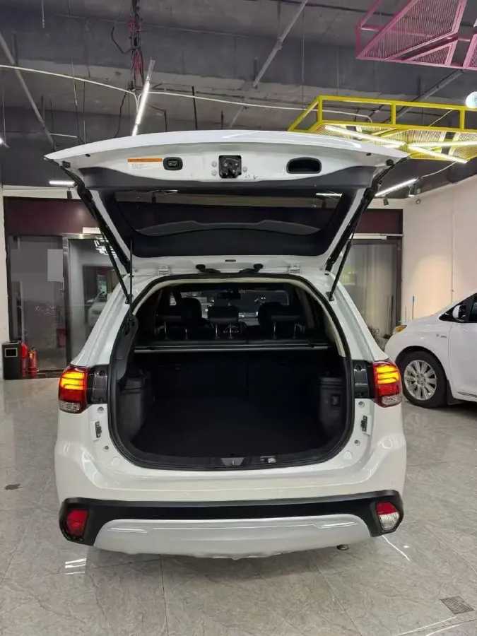 2019 Mitsubishi Outlander 2.4L 192HP L4 CVT,autocango,china used car exporter,china ev exporter,chinese used car exporter,chinese used ev exporter