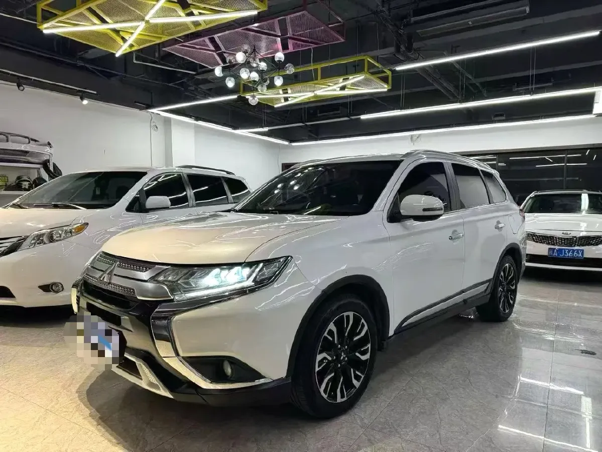 2019 Mitsubishi Outlander 2.4L 192HP L4 CVT,autocango,china used car exporter,china ev exporter,chinese used car exporter,chinese used ev exporter