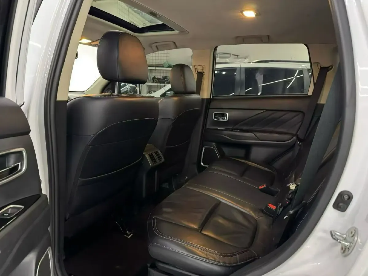 2019 Mitsubishi Outlander 2.4L 192HP L4 CVT,autocango,china used car exporter,china ev exporter,chinese used car exporter,chinese used ev exporter