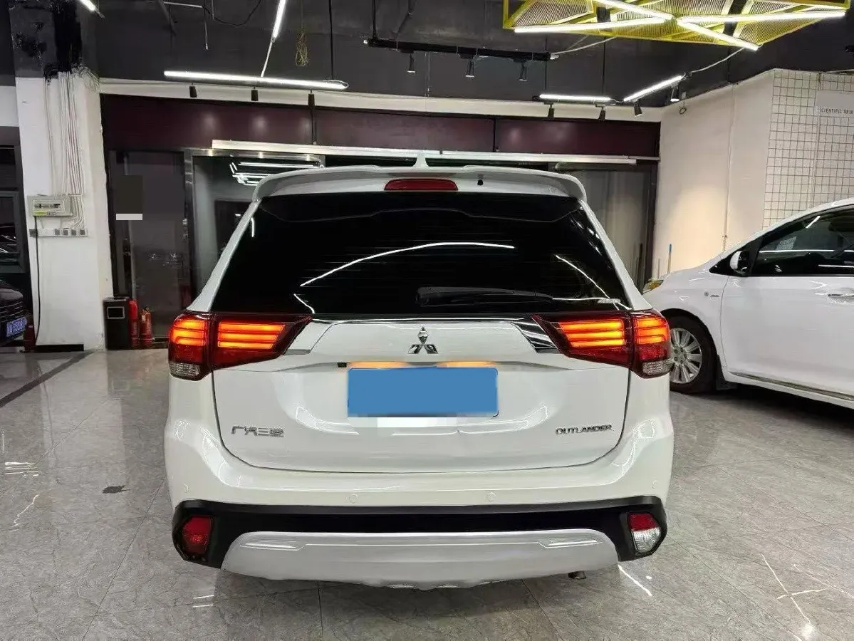 2019 Mitsubishi Outlander 2.4L 192HP L4 CVT,autocango,china used car exporter,china ev exporter,chinese used car exporter,chinese used ev exporter