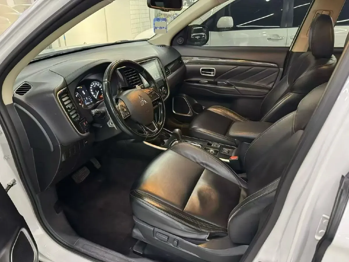 2019 Mitsubishi Outlander 2.4L 192HP L4 CVT,autocango,china used car exporter,china ev exporter,chinese used car exporter,chinese used ev exporter