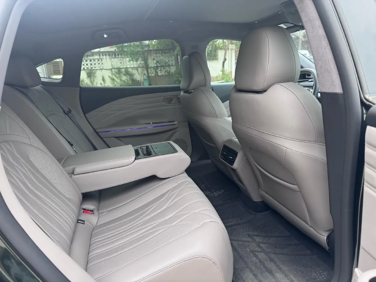 2025 Geely Galaxy Starshine 8 1.5T 163HP L4 3DHT PHEV 27.69KWH,autocango,china used car exporter,china ev exporter,chinese used car exporter,chinese used ev exporter