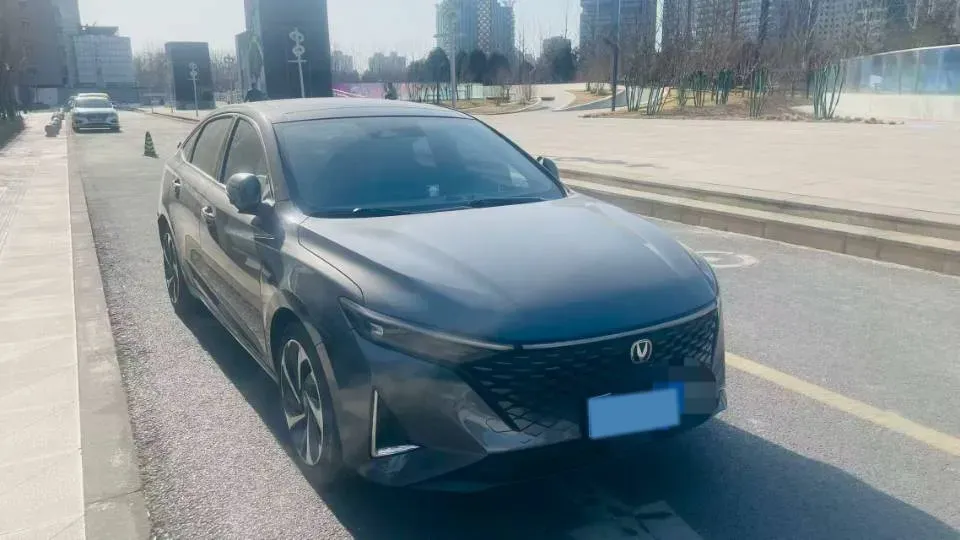 2023 ChangAn Raeton Plus 1.5T 188HP L4 7DCT,autocango,china used car exporter,china ev exporter,chinese used car exporter,chinese used ev exporter