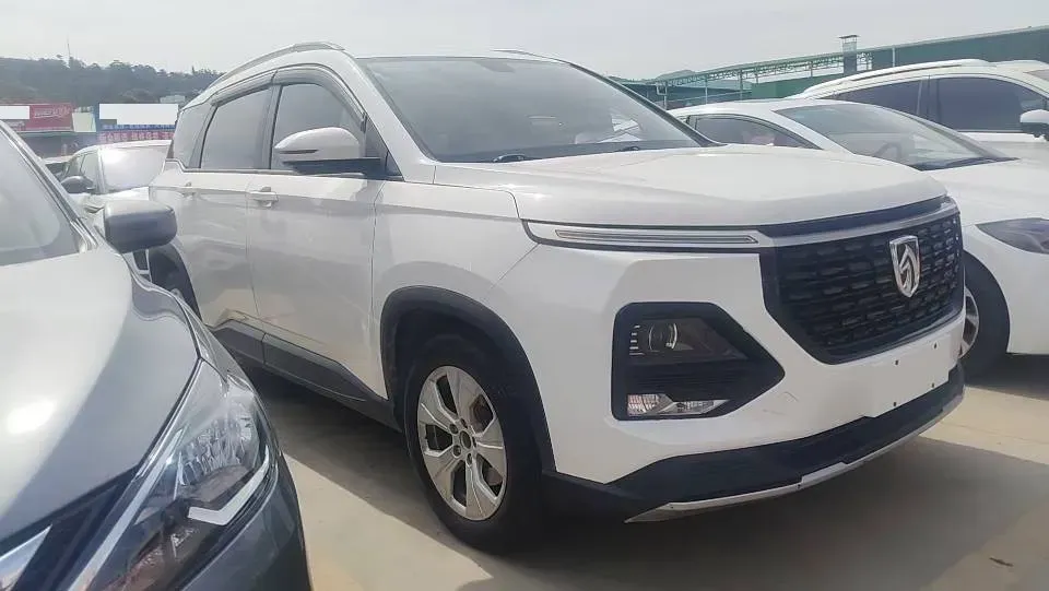 2020 BaoJun 530 1.5T 147HP L4 6MT,autocango,china used car exporter,china ev exporter,chinese used car exporter,chinese used ev exporter