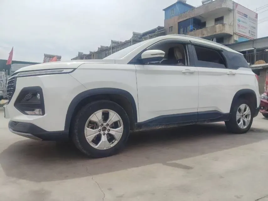 2020 BaoJun 530 1.5T 147HP L4 6MT,autocango,china used car exporter,china ev exporter,chinese used car exporter,chinese used ev exporter