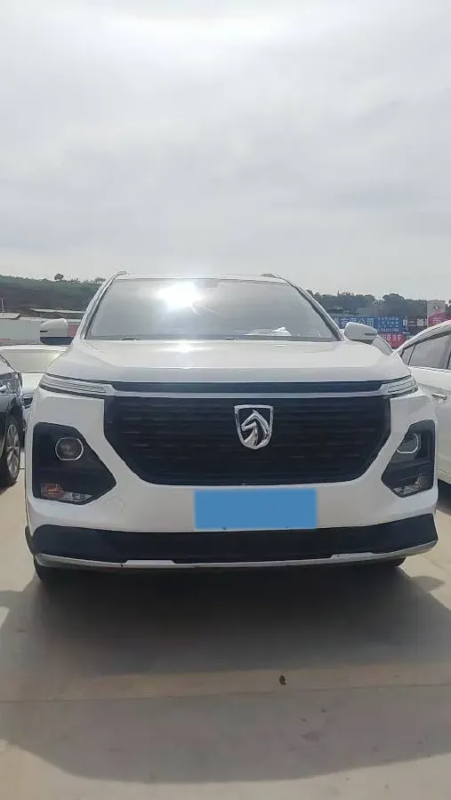 2020 BaoJun 530 1.5T 147HP L4 6MT,autocango,china used car exporter,china ev exporter,chinese used car exporter,chinese used ev exporter