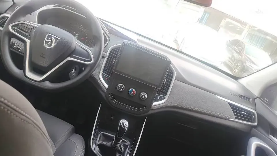 2020 BaoJun 530 1.5T 147HP L4 6MT,autocango,china used car exporter,china ev exporter,chinese used car exporter,chinese used ev exporter