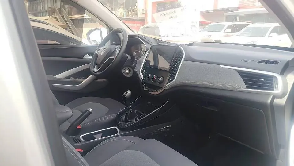 2020 BaoJun 530 1.5T 147HP L4 6MT,autocango,china used car exporter,china ev exporter,chinese used car exporter,chinese used ev exporter