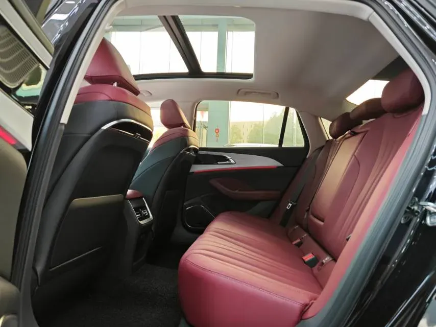 2025 HongQi H5 1.5T 169HP L4 1DHT Hybrid,autocango,china used car exporter,china ev exporter,chinese used car exporter,chinese used ev exporter