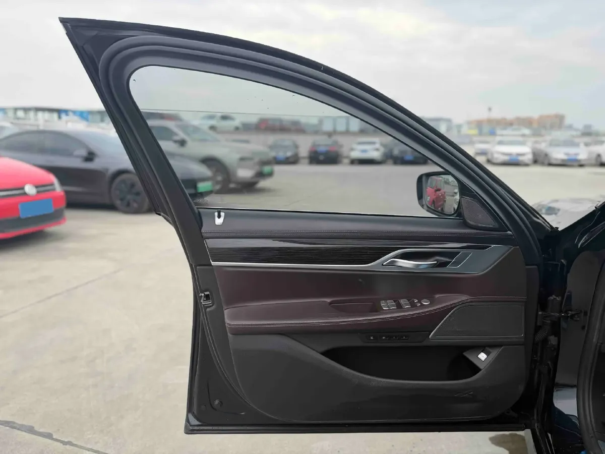 2019 BMW 7 Series 3.0T 340HP L6 8AT,autocango,china used car exporter,china ev exporter,chinese used car exporter,chinese used ev exporter