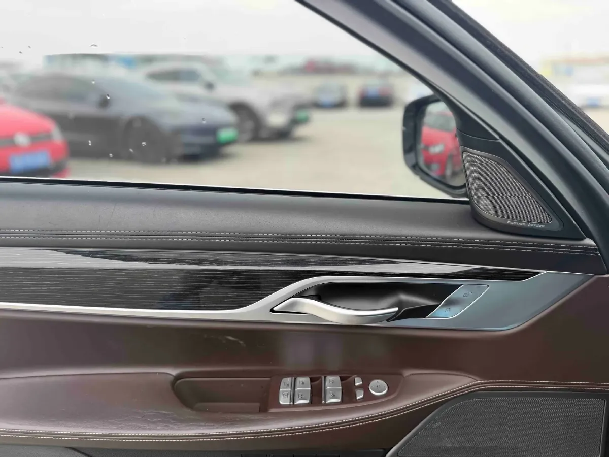 2019 BMW 7 Series 3.0T 340HP L6 8AT,autocango,china used car exporter,china ev exporter,chinese used car exporter,chinese used ev exporter