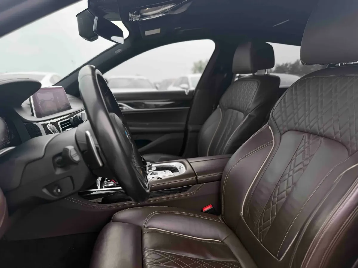 2019 BMW 7 Series 3.0T 340HP L6 8AT,autocango,china used car exporter,china ev exporter,chinese used car exporter,chinese used ev exporter