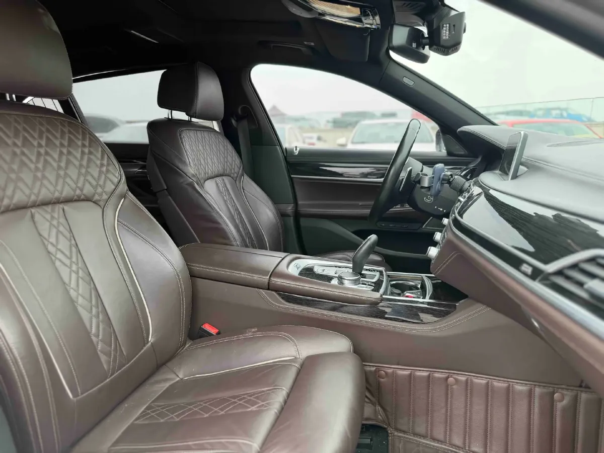 2019 BMW 7 Series 3.0T 340HP L6 8AT,autocango,china used car exporter,china ev exporter,chinese used car exporter,chinese used ev exporter