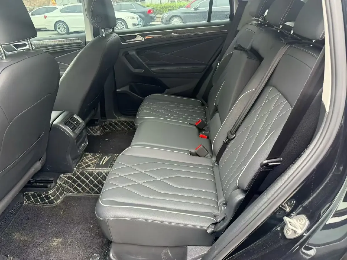 2024 Volkswagen Tiguan L 2.0T 186HP L4 7DCT,autocango,china used car exporter,china ev exporter,chinese used car exporter,chinese used ev exporter