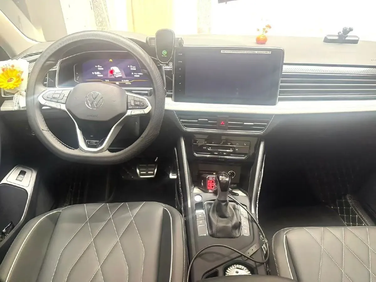 2024 Volkswagen Tiguan L 2.0T 186HP L4 7DCT,autocango,china used car exporter,china ev exporter,chinese used car exporter,chinese used ev exporter